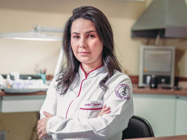 Profissional de Ensaio Profissional (Essence Lab Protése Dentária) - Jéssika Tamires 
