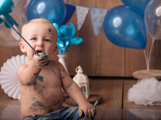 Bebês de Smash the Paint do Theo