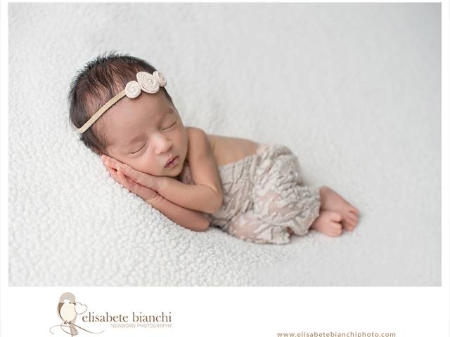 Newborn de Newborn com recém-nascido a termo – Laura