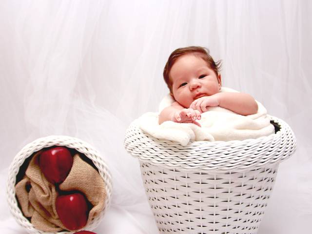 BEBÊS  de MATHEUS BERNARDO