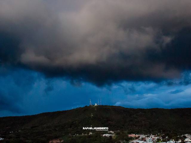 Serra do Estrondo Paraíso do Tocantins de Serra do Estrondo à Noite com Tempestade em Paraíso do Tocantins em 2025