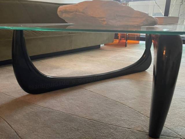 restauro  de Mesa de centro do designer Isamu Noguchi ...
