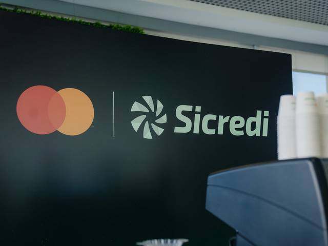 CORPORATIVO de SICREDI & MASTERCARD
