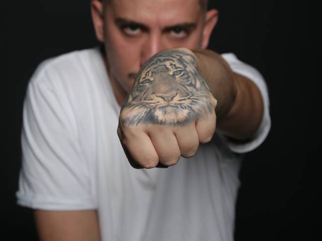 Posicionamento de Imagem de Jojo Batuque