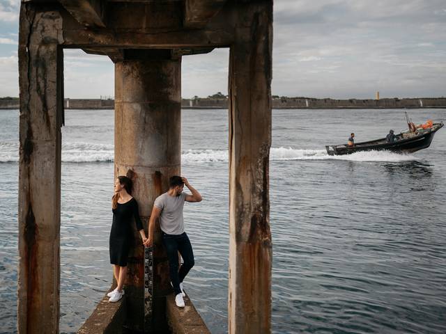 Namorados de Fotografias na Praia da Barra