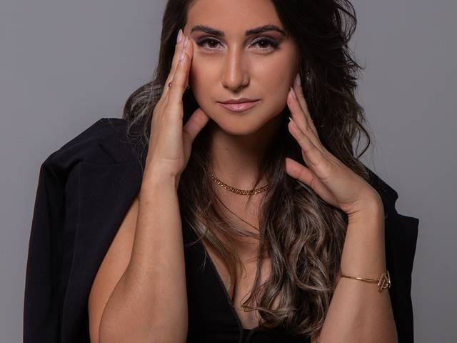 Corporativo de Aline Talita