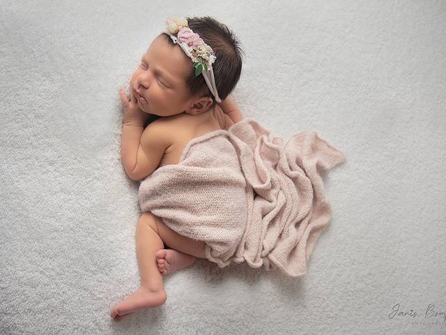 Newborn de NEWBORN PIETRA