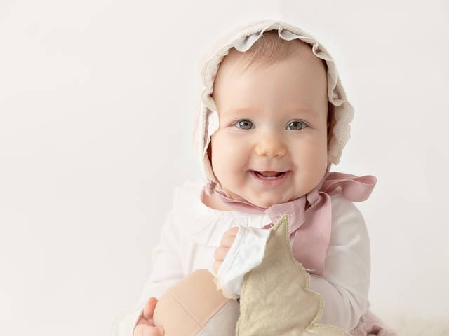 Crianças de 8 Meses Cheios de Ternura