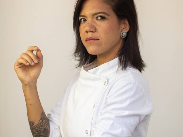 Corporativo de Bruna Mariano