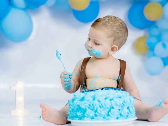 Bebês até 1 ano e Smash de Smash The Cake e Banho - 1 ano de bebê - Pedro