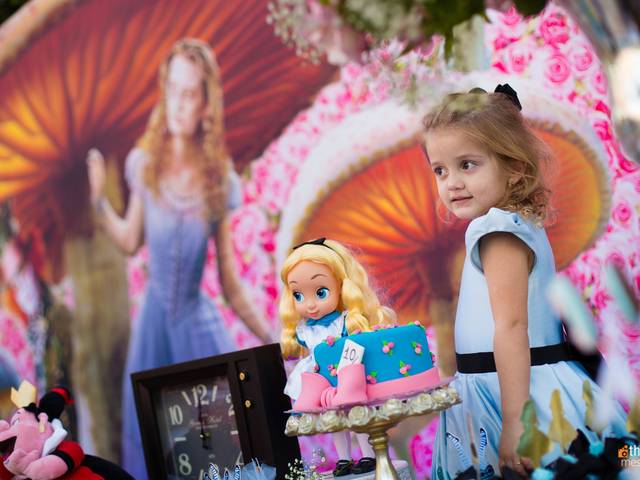 Família de Isadora - No País das Maravilhas