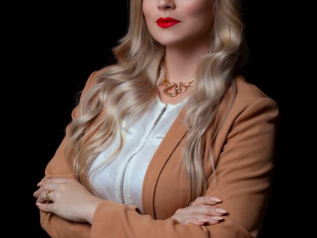 Retrato Corporativo de Larissa I Designer Sobrancelhas 