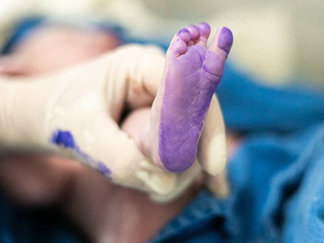 PARTO de O NASCIMENTO DA PEQUENA LIZ