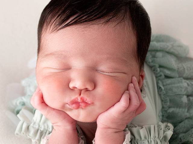 Newborn  de Ensaio Newborn da Lara