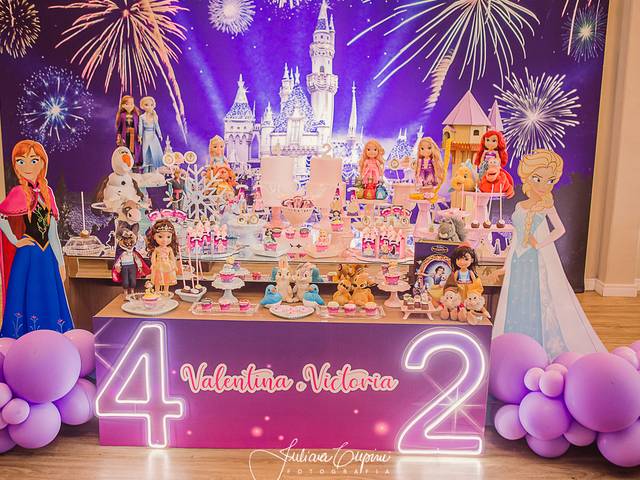Festa infantil de 2° e 4 °aniversário de Vic e Tina