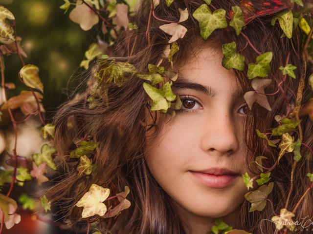 Ensaio externo de Alice na floricultura das maravilhas
