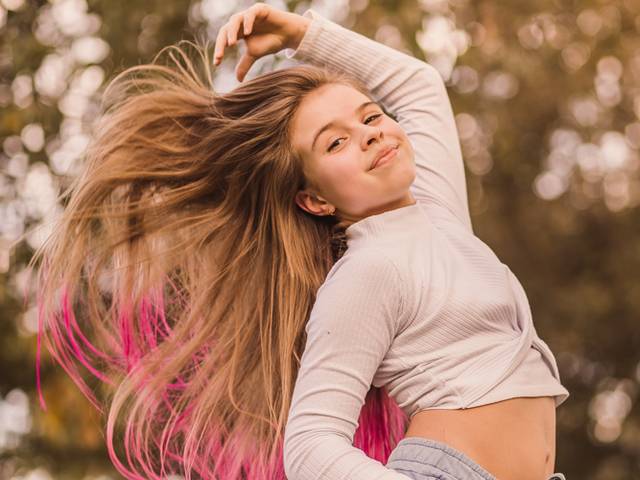 Ensaio infantil de Manuella tingiu os cabelos de rosa!