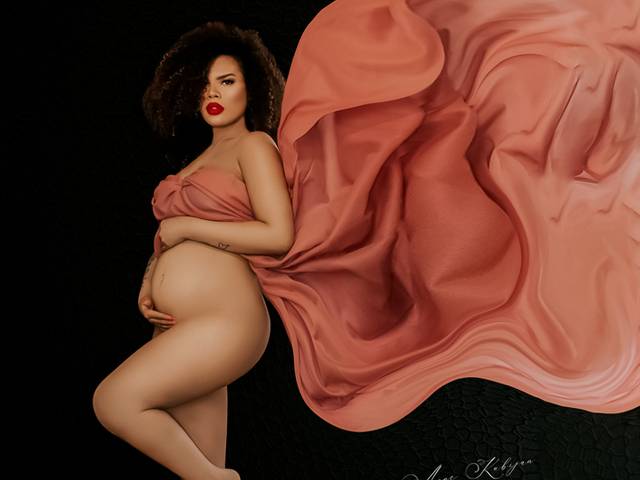 Photoshoot Pregnant of Reigiane