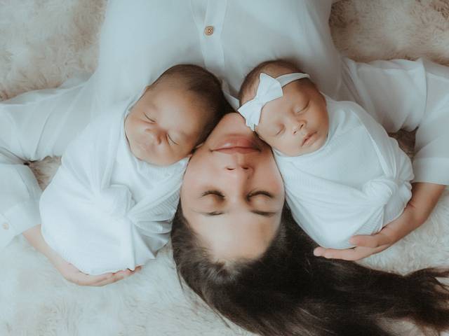 Ensaio newborn  de Ensaio com os pais 