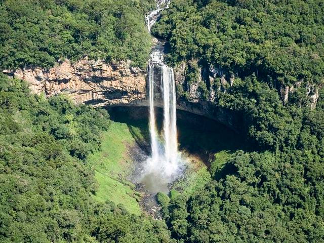 Cachoeiras e Rios de Banco de Imagens