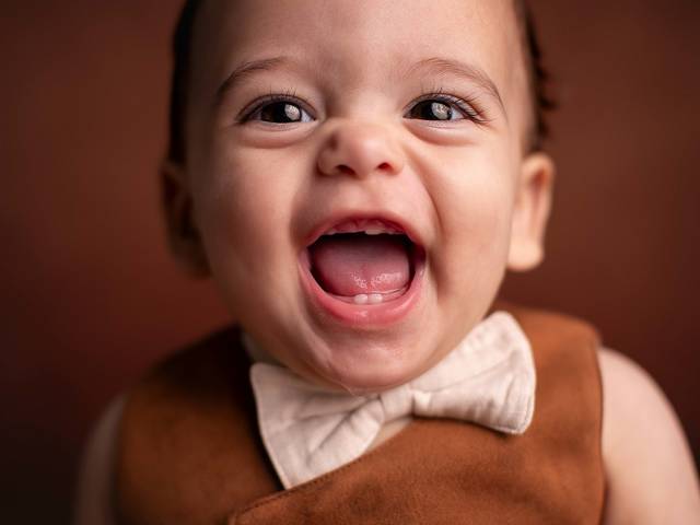 Bebê de 4 a 12 Meses de Dom 8 meses