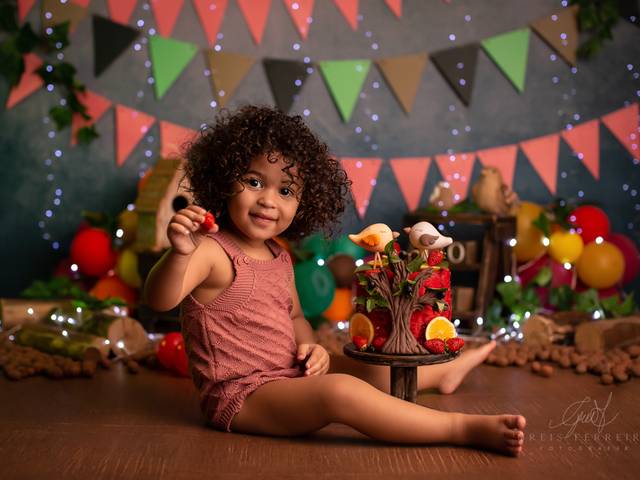 Ensaio de 2 Anos de Smash the Fruit Jardim Encantado com Bolo de Melancia