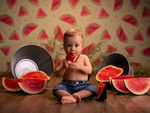 Bebê de 4 a 12 Meses de Bebê Comendo Melancia e Fotos de Família