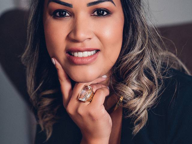 Retrato de Monica Cancelli - Reposicionamento de Imagen