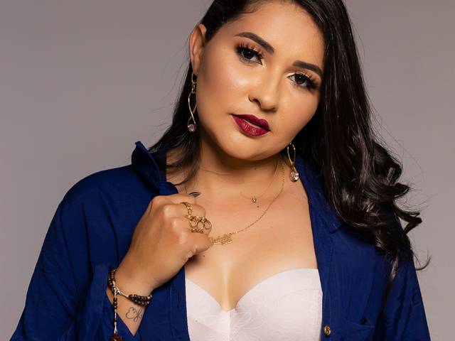 Retratos de Ccrislaine Leal