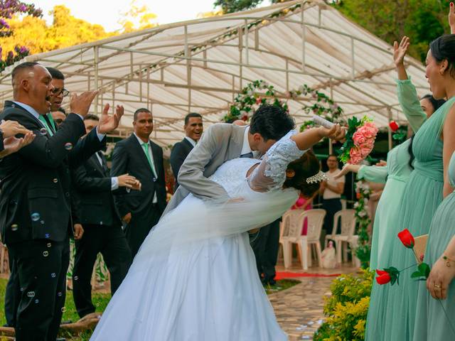 Casais de Gigi & João – Um Amor Selado em Jardim Florido