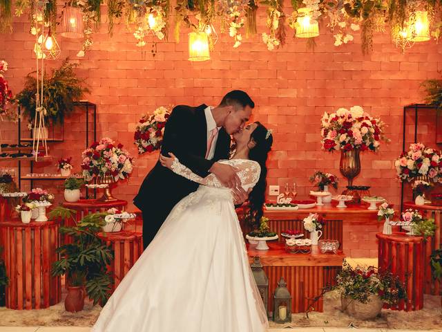 Casais de Ana e Ezequiel – Um Amor que Floresce