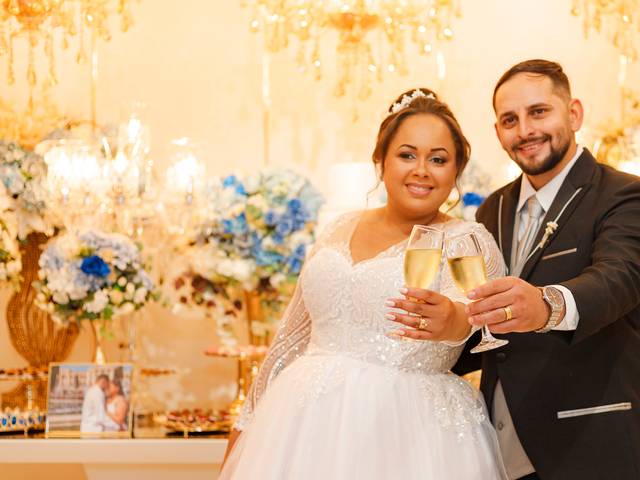 Casais de Casamento de Mercya e Renato | Um amor celebrado no Buffet Venturi, em Guarulhos
