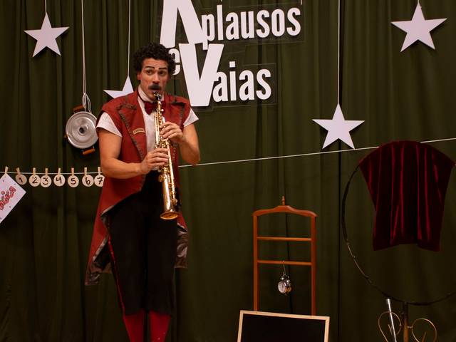 Espetáculo de Aplausos e Vaias- Filipe Bregantim