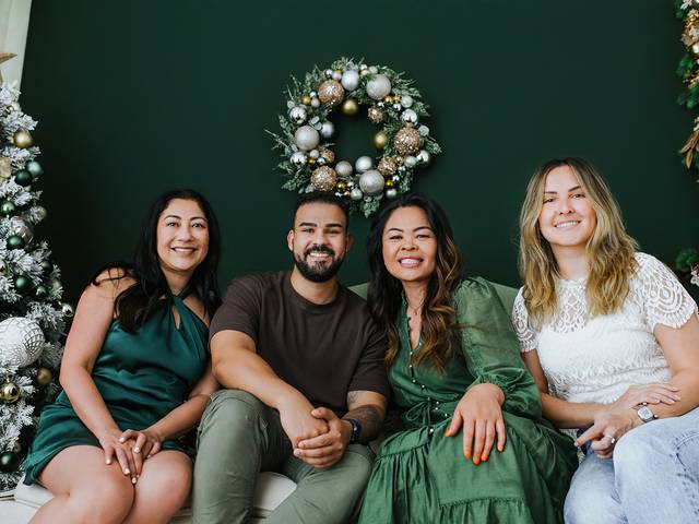 FAMILY of Christimas: West 1