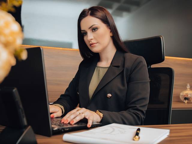 Banco de imagens de Larissa - Advogada 