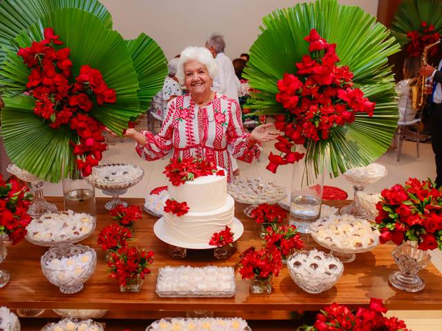 Aniversário de Comemorando uma Vida Cheia de Alegria: O Aniversário de Marly Lantyer Azevedo - 85 Anos