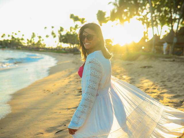Ensaio Feminino de Capturando a Essência de Mara Lúcia em Praia do Forte: Uma Jornada Fotográfica Memorável