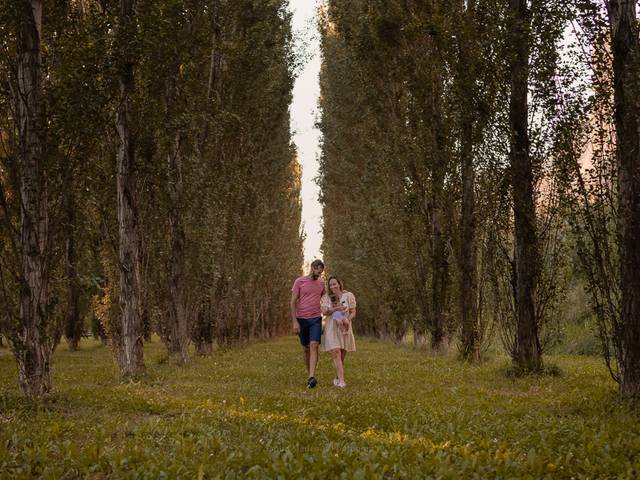 Aventuras en familia de Kilian en el parque - Sesión de familia