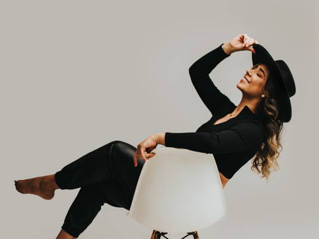 FEMININO de LUANA LAMENHA