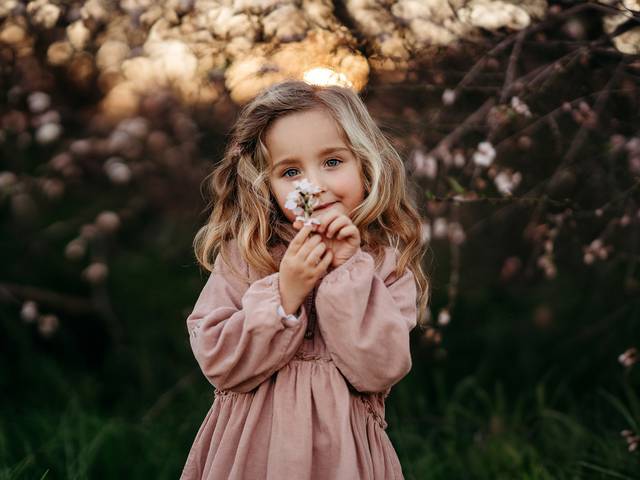 crianças de Beni e a Amendoeira