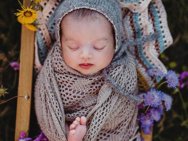 recém-nascidos de Sessão outdoor de recém-nascido