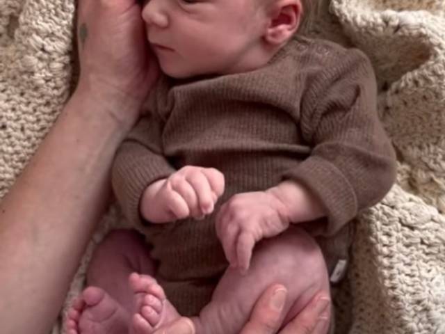 Bebé/new born de Sessão ensaio bebe no cesto