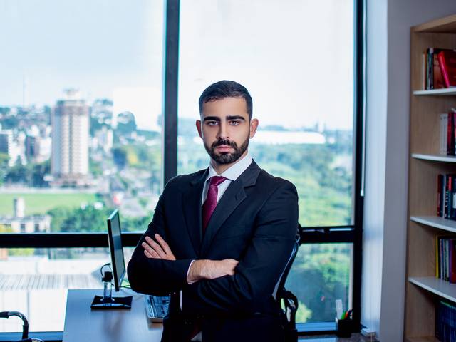 Perfil Profissional de Arthur - Advogado