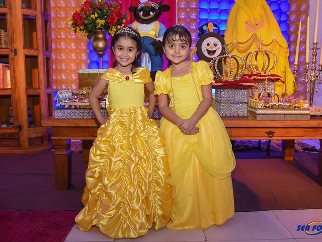 Aniversário de Esther 4 anos e Lara 5 anos