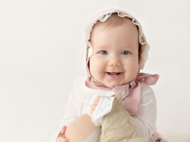 Crianças de 8 Meses Cheios de Ternura