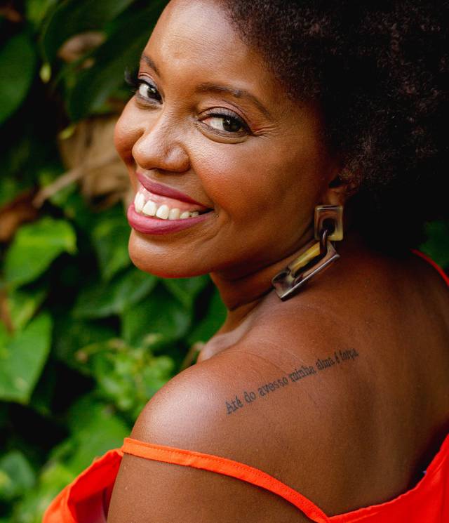 Feminino de Silvia Fortes