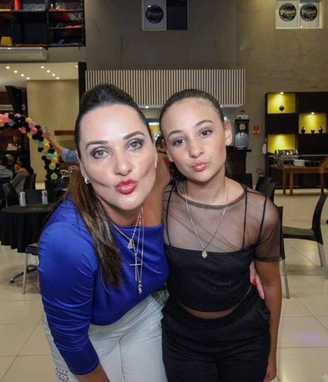 Totem Fotográfico de Aniversário de Elena 12 anos