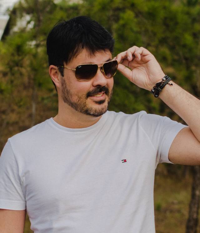 Ensaios e Editoriais de Leo Roscoe: Ensaio