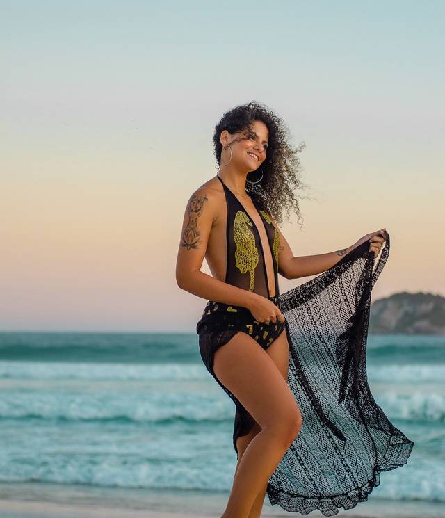 Ensaios e Editoriais de Ensaio: Priscila