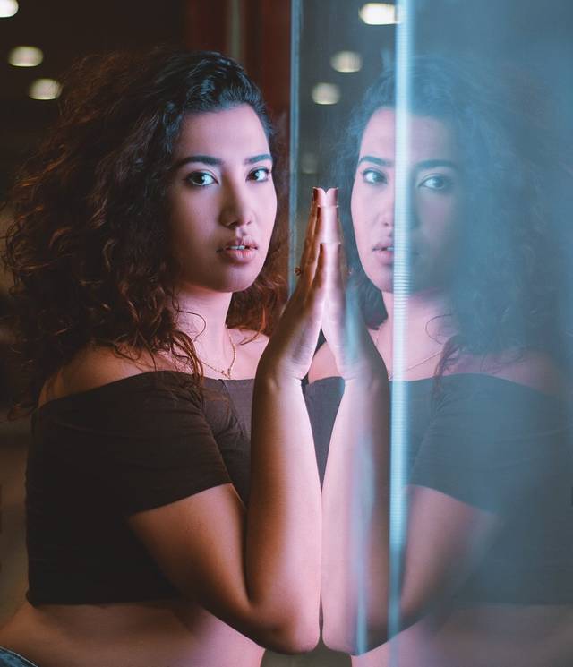 Ensaios e Editoriais de Ensaio: Larissa